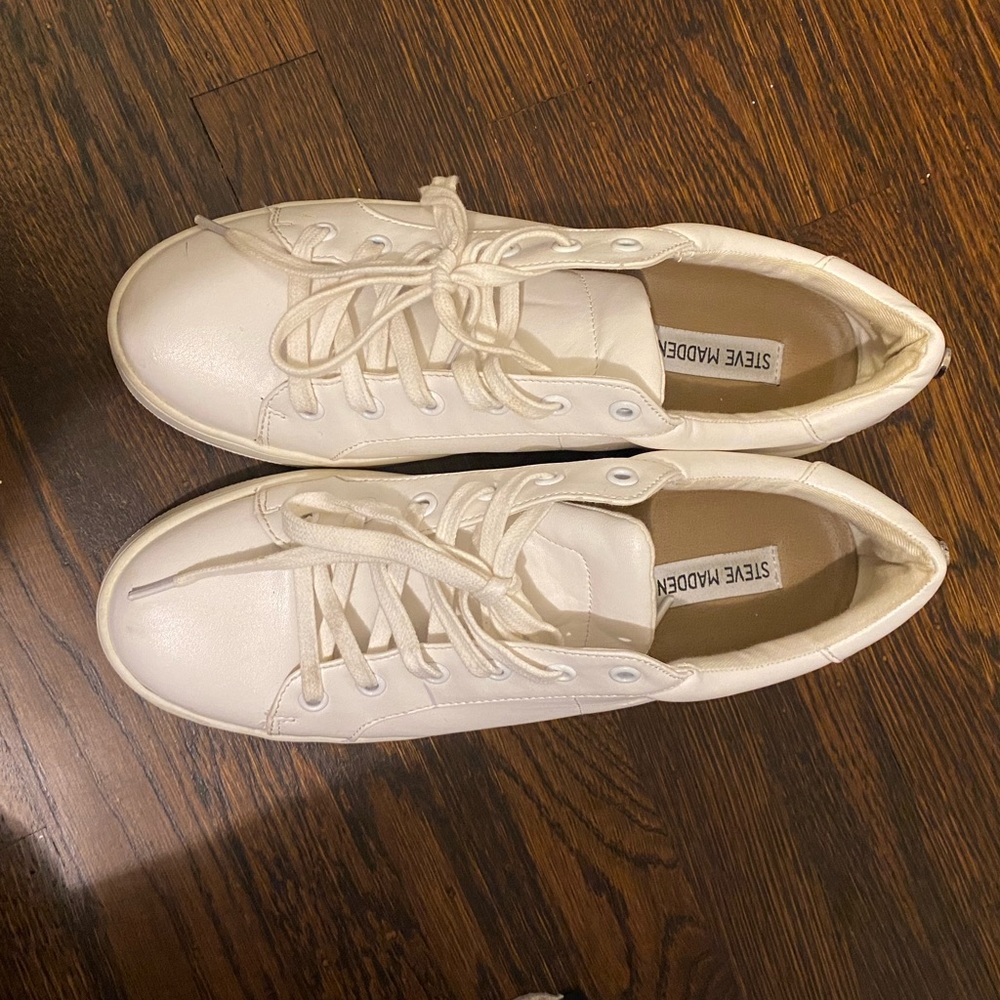 Steve Madden white Berdie leather sneakers size 10